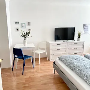 cosy-apartment-near-schonbrunn-meidlinger-market.vienna-besthotels.com/