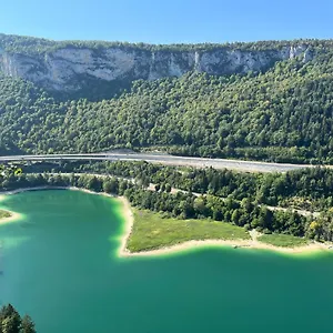 lumineux-centre-ville-doyonnax-a-2-pas-des-lacs.hotels-rhonealpes.com/
